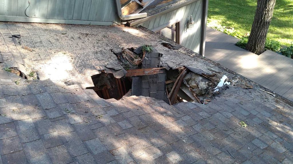 Roof damage Oconomowoc, Wisconsin, lake house